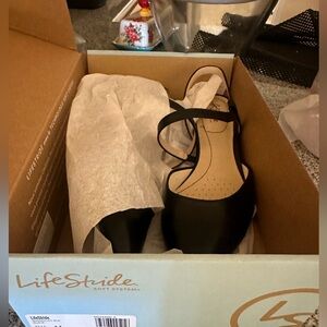 Life stride dress shoes